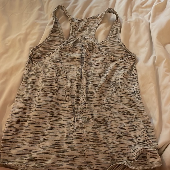 Lululemon, size 8 or 6, tank in grey and white - Picture 3 of 3